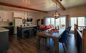 Chalet Woodpecker Lodge - Chaleureux Avec Foyer.