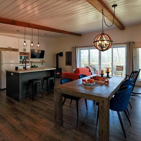 Chalet Woodpecker Lodge - Chaleureux Avec Foyer. Orford Exterior photo